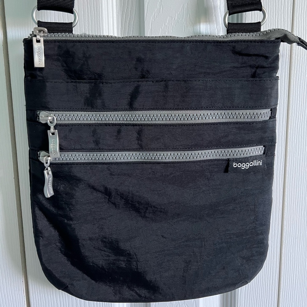 Baggallini crossbody travel purse